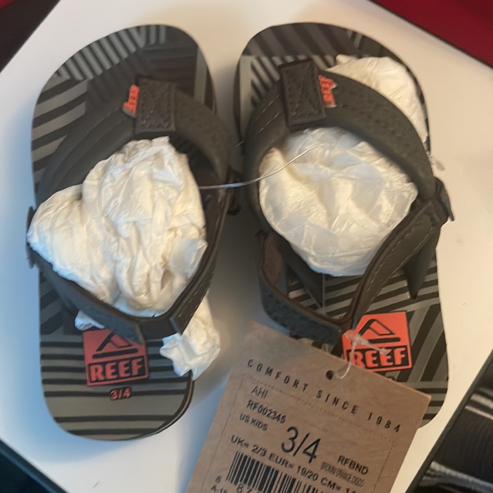 NWT Reef Little Kids Flip Flops / Water shoes size 3/4